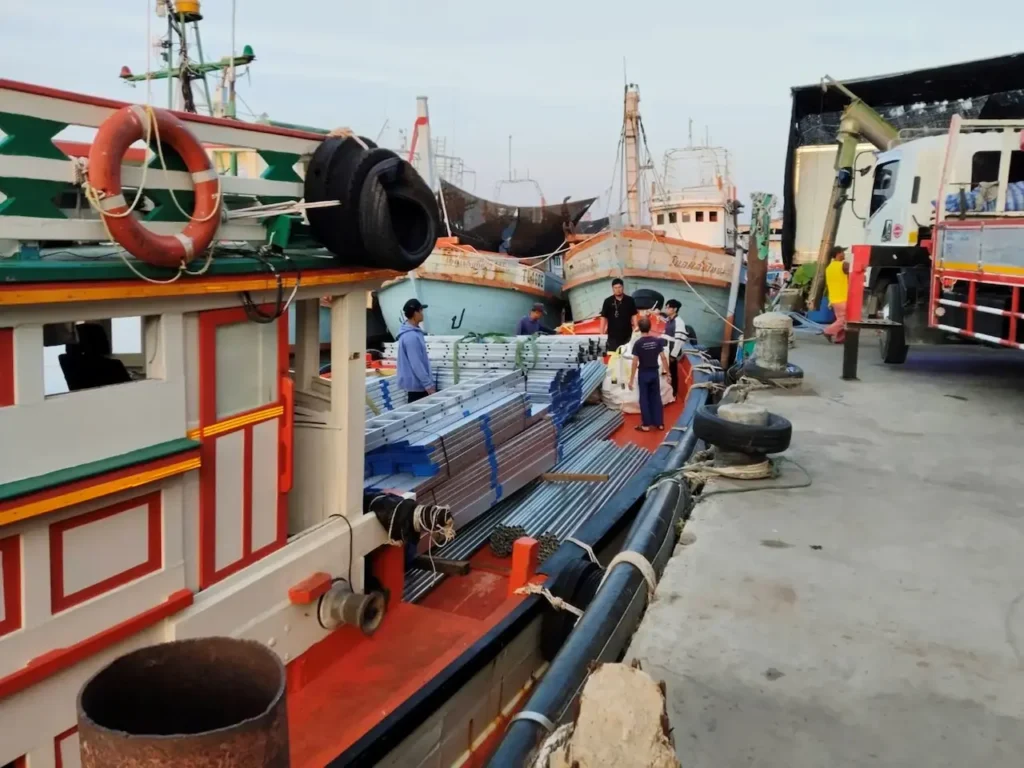 ท่อนั่งร้าน ลำเลียง