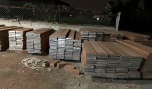 แผ่นไม้ นั่งร้าน BS